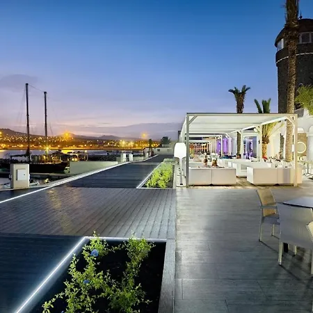 Semesterbostad Moderne Ferienwohnung Mit Eigenem Garten In Einer Anlage Mit Zwei Pools *