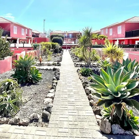 Moderne Ferienwohnung Mit Eigenem Garten In Einer Anlage Mit Zwei Pools