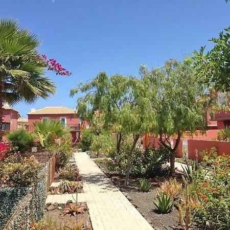 Semesterbostad Moderne Ferienwohnung Mit Eigenem Garten In Einer Anlage Mit Zwei Pools
