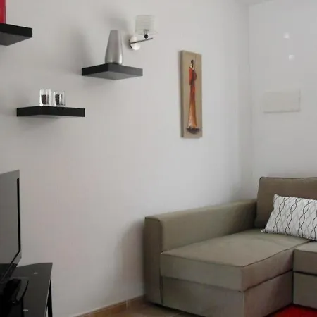 Moderne Ferienwohnung Mit Eigenem Garten In Einer Anlage Mit Zwei Pools Semesterbostad